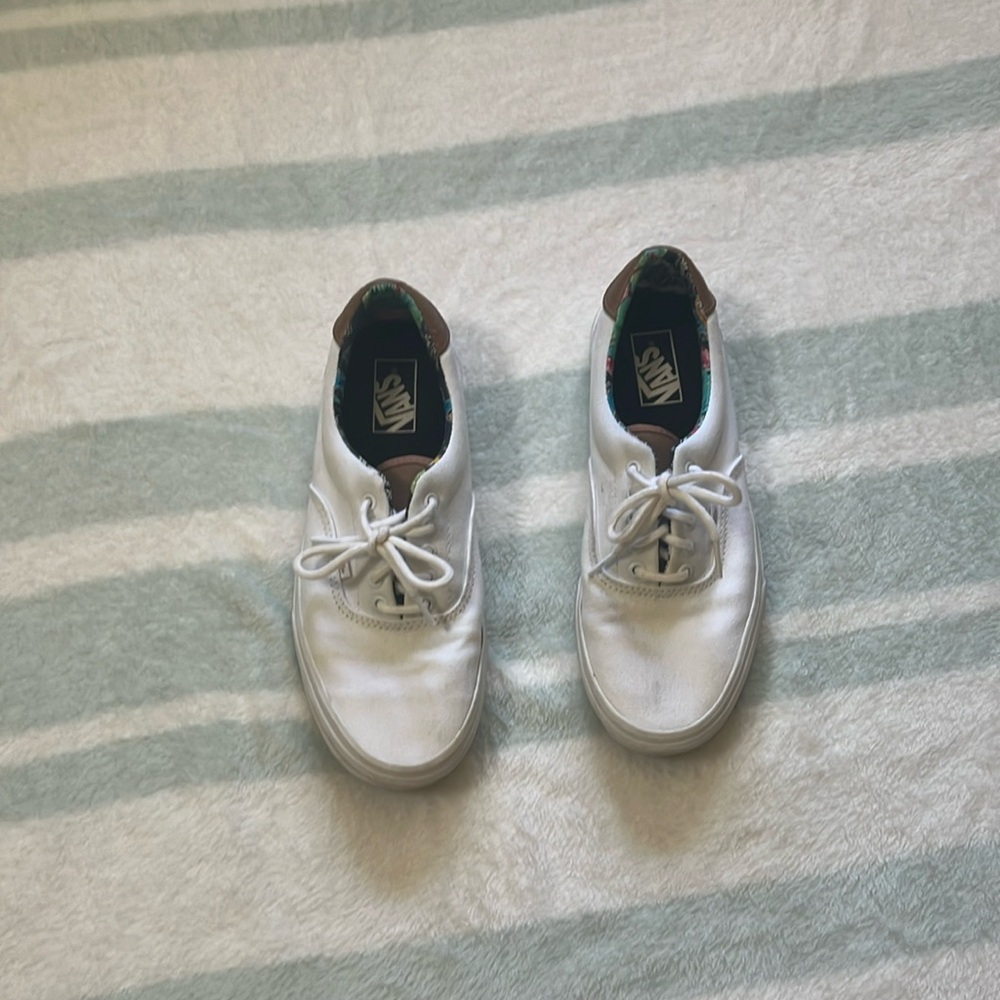 VANS SIZE TEN MENS SHOE